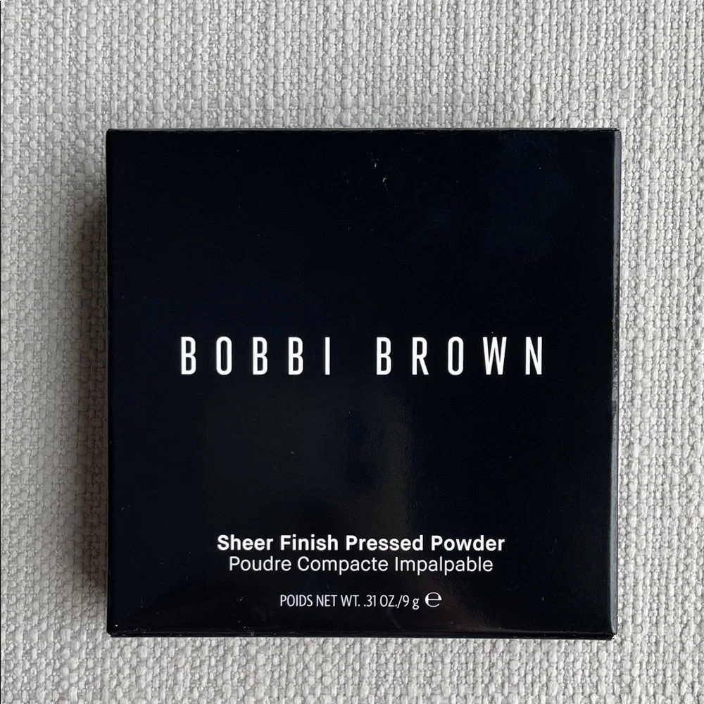 Bobbi Brown Sheer Finish Powder - soft porcelain